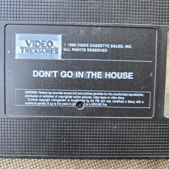 Don't Go in the House (VHS) 1982 Video Treasures Turbine Films Horror Film Works - Picture 4 of 7